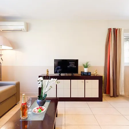 Carnot Apartament *